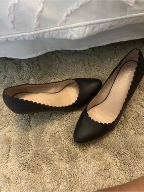 Kelly & Katie Black Scalloped Pointed Toe Flats